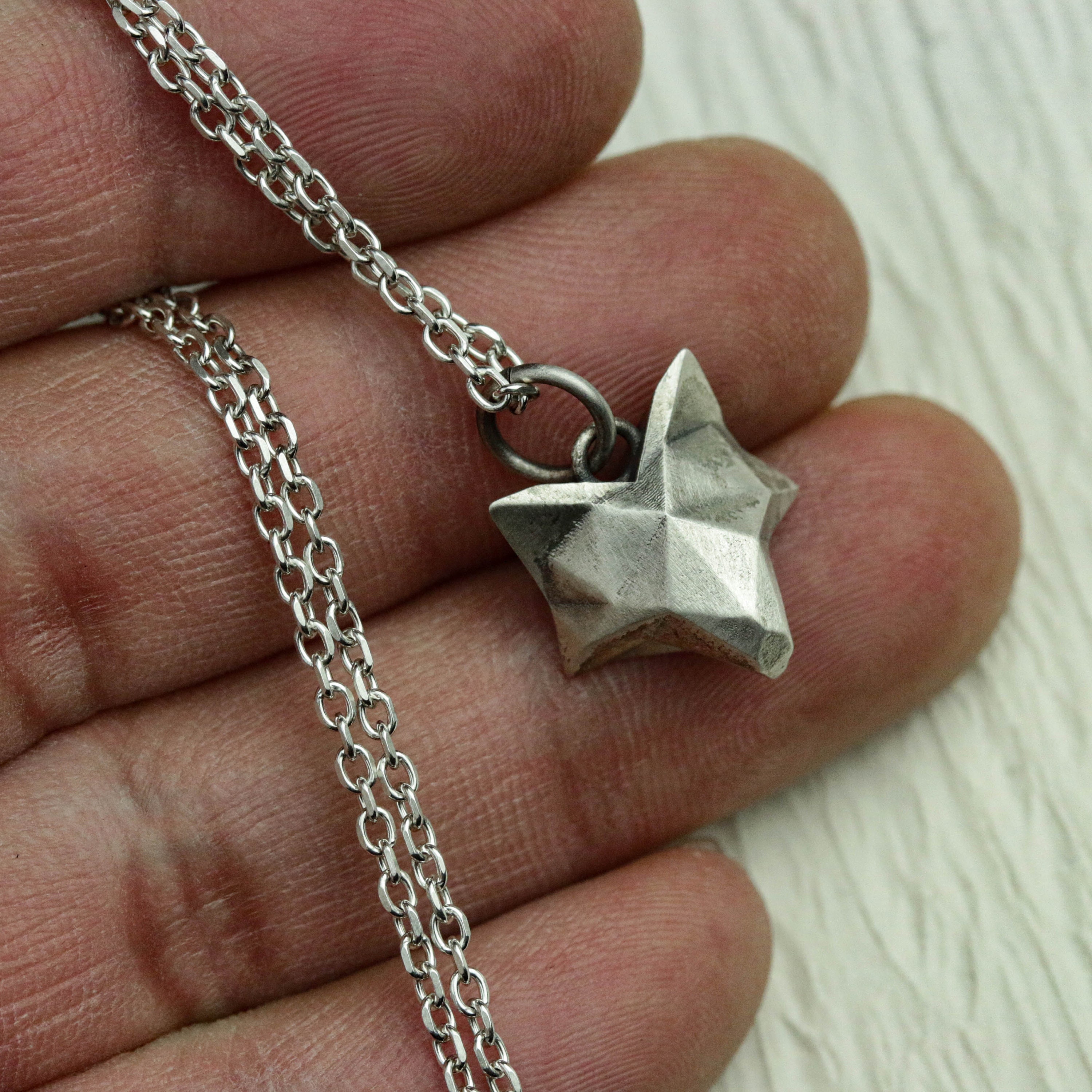 COLLANA CON CAMMEO RICAMATO A MANO A PUNTO CROCE VOLPE - Gioielli -... | su