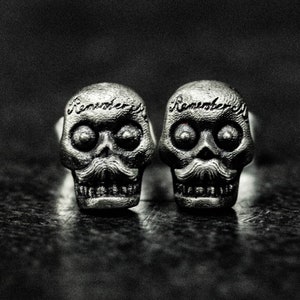 Hip-hop surprised expression earrings, skull silver earrings\skull jewelry\men's simple earrings\silver skull\horror expression earrings