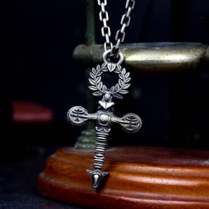 Cross totem pendant, unique and creative Catholic pendant, unique cross necklace, handmade men&#39;s silver necklace, spine cross pendant
