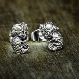 Chic Lizard Stud Earrings - Exquisite, Reptile Jewelry - Personalized Chameleon Silver Jewelry - Halloween Gifts for Men,
