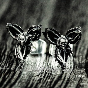 Soul-Eating Flower Earrings\Gothic Earrings\Meaningful Gifts\Flower Jewelry\Gothic Flower Jewelry\Silver Skull