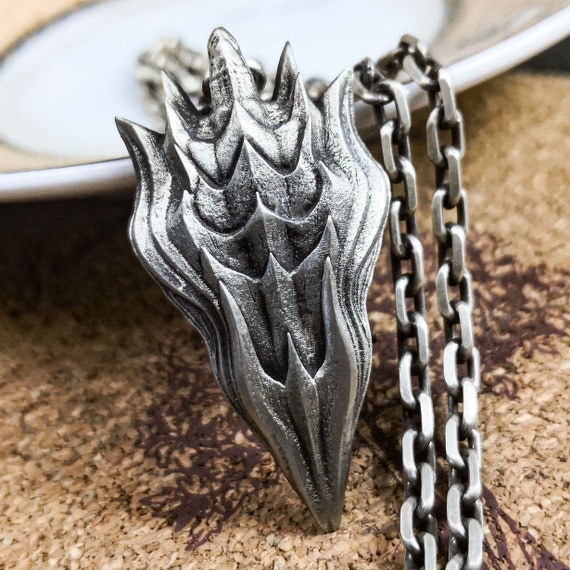スターリングシルバーのドラゴンスケールシールドペンダント