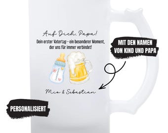 Erster Vatertag Geschenk Bierkrug personalisiert – „Auf dich, Papa!“ mit Babyflasche & Namen – Geschenk für frischgebackene Väter