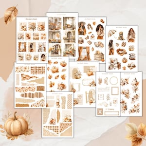 Könnte beinhalten: Eine Sammlung von Stickerbögen mit Herbstmotiven. Die Aufkleber zeigen Kürbisse, Blätter und gemütliche Innenszenen in Orange-, Braun- und Beigetönen. Einige Bögen enthalten dekorative Bordüren und florale Elemente.