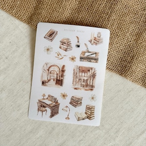 Könnte beinhalten: Ein Stickerbogen mit Bibliotheks-Thema. Der Bogen zeigt Illustrationen von Büchern, einem Schreibtisch mit Federkiel, einer Lampe und einem Bibliotheks-Innenraum. Der Stickerbogen ist auf weißem Papier gedruckt und hat einen braunen Hintergrund.