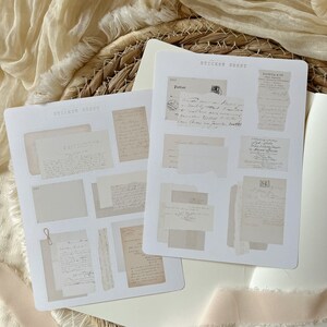 Könnte beinhalten: Eine Sticker-Tabelle mit 10 Stickern im Vintage-Stil mit handschriftlichem Text und verblassten Rändern. Die Sticker sind auf weißem Hintergrund und perfekt, um Ihrem Planer, Journal oder Sammelalbum einen Hauch von Vintage-Charme zu verleihen.