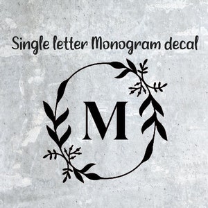 Single letter monogram, single letter vinyl decal, monogram decal, wreath monogram decal, laptop decal, tumbler decal, car decal