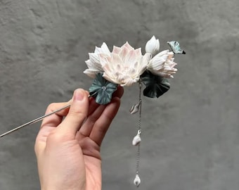 Bâtonnet à cheveux lotus, bâtonnet à cheveux floral fait main, accessoire élégant pour chignon, bâtonnet à cheveux botanique, accessoire de coiffure tendance