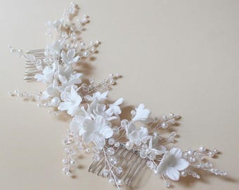 Peigne à cheveux de mariée floral fait main : fleurs en argile, perles, cristaux - Accessoire bohème romantique