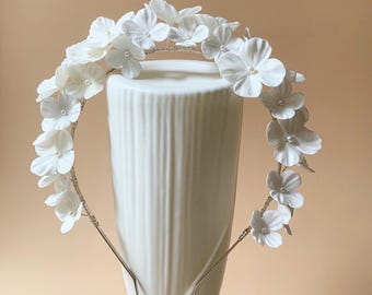 Bandeau floral ivoire pour mariée, bandeau fait main avec fleurs en argile, accessoire de cheveux de mariage pour la mariée, bandeau romantique, casque de demoiselle d'honneur
