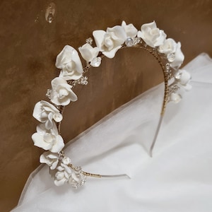 Wedding hair accessory,White Flower Headband,Bridal Flower Crown,Floral Bride Headpiece,Bridal head piece with clay flowers,