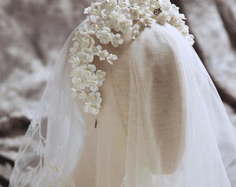 Floral Headband Bridal, White Clay Flower Headband, Wedding Hair Accessory, Pearl Bridal Headpiece, Romantic Bride Headband