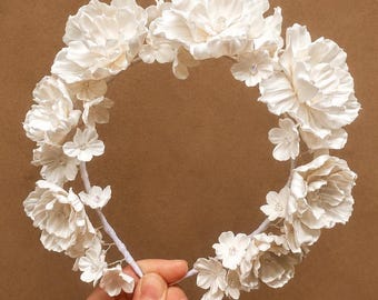 Bandeau floral blanc, bandeau de mariée fleurs, accessoire de cheveux fleur en argile fait main, bandeau de mariage romantique, bandeau ivoire