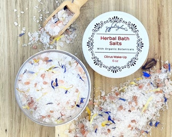 6 oz Sal de baño de hierbas Baño floral Remojo Baño de sal marina Regalo de spa para ella Baño de aceite esencial Suministro de baño botánico Baño natural Baño orgánico