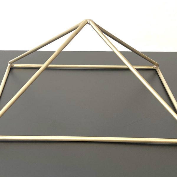 Resonante Messingpyramide für Yoga-Meditation, Chakra-Energieheilung, hergestellt nach dem goldenen Schnitt der Pyramide von Gizeh