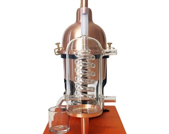 Alembic Distiller for essential oils & hydrolates in copper with glass condensation coil.