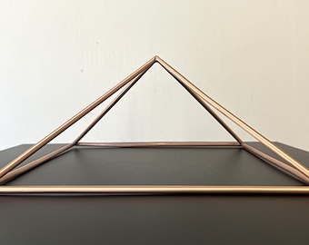 Resonant copper pyramid for yoga meditation chakra energy healing made following the golden ratio of the Giza pyramid
