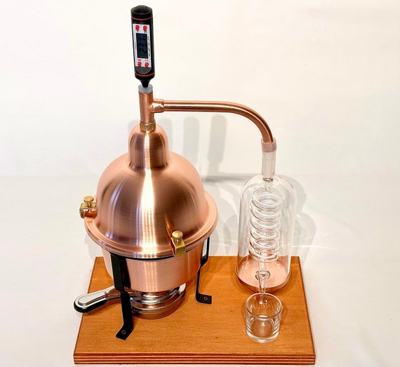 Destilliergerät für ätherische Öle, aus Kupfer mit Kondensationsschlange  aus Glas. Fassungsvermögen 1 Liter -  Österreich