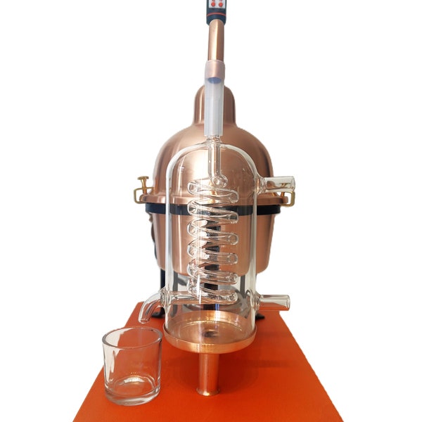 Alambic Distillateur d'huiles essentielles en cuivre avec serpentine de condensation en verre. capacité 1 litre