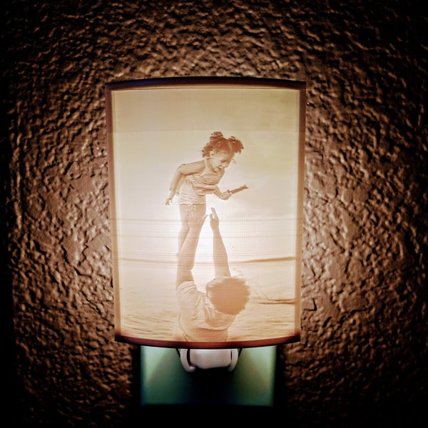 Custom lithophane 3D picture nightlight-Perfect Gift for Valentine's, Birthday, Wedding, Graduation, Anniversary, Memorial etc