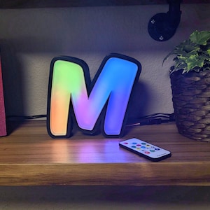 Lâmpada LED RGB impressa em 3D com controle remoto - Única - Ótima para mesa de escritório, mesa infantil, sala de jogos/mídia