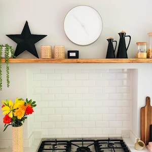 Mensola rustica galleggiante in legno: legno massello, staffe nascoste, profondità 15 cm