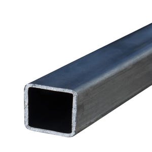 Pu&ograve; includere: Un tubo metallico quadrato, con una finitura argentata.