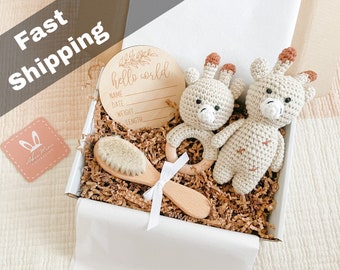 Coffret cadeau baby shower | Joli cadeau neutre pour bébé fille, garçon | Hochet girafe amigurumi au crochet | Cadeau de bienvenue pour bébé | Cadeau nouvelle maman