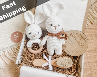 Coffret cadeau baby shower|Joli cadeau neutre pour bébé fille, garçon|Hochet lapin Amigurumi au crochet|Cadeau de bienvenue, cadeau pour nouvelle maman