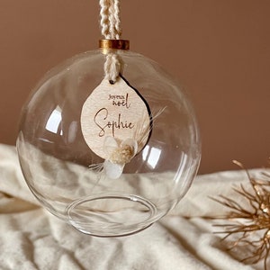 La bola de Navidad - abierta debajo - colgante de madera personalizado - Bola de Navidad personalizada - Bola de Navidad de flores secas