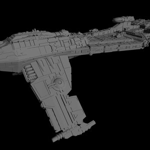 Puede incluir: Un modelo gris detallado de una nave espacial con un cuerpo largo y estrecho y un ala grande y plana. La nave espacial tiene múltiples motores y una cabina en la parte delantera.