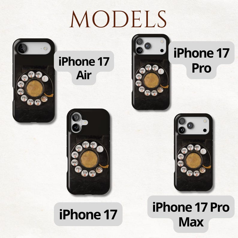 Pu&ograve; includere: Custodie per telefono nere con un design a disco rotante sono in mostra. Le custodie sono per i modelli iPhone 17 Air, iPhone 17, iPhone 17 Pro e iPhone 17 Pro Max. La parola "MODELLI" &egrave; in alto.