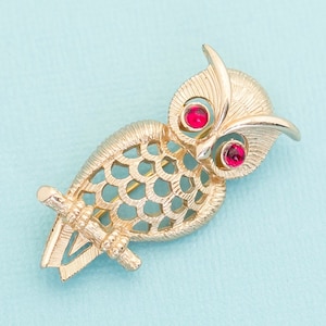 Vintage Owl Animal Bird Red Eyed Brooch By Avon - E23