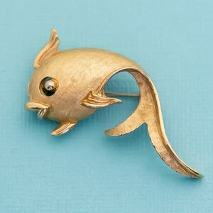 Vintage Gold Fish Brooch by Monet E26