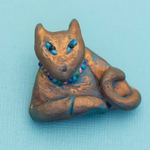Vintage Mid Century Artistic Cat Figure Brooch - E8