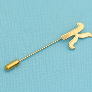 Pin de barra de tono dorado con letra K minimalista vintage - E7