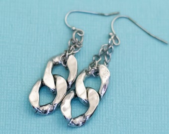 Vintage Large Chain Link Silver Tone Dangle Earrings - E9