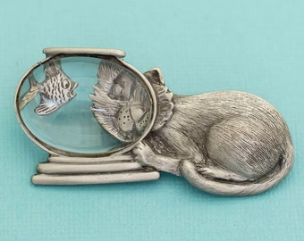 Vintage Silver Tone Hungry Cat Brooch by JJ, E25