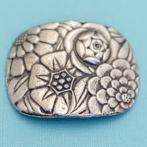 Vintage Abstract Floral Embossing Silver Tone Clip - E9