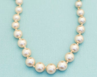 Vintage Pearl Beaded Necklace 20 Inches 