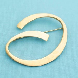 Vintage Letra "E" o "A" Espiral Minimalista Tono Dorado Broche E27