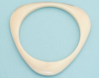 Vintage Cream Color Plastic Bangle Bracelet 7.85 Inches E20