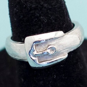 Vintage Silver Ring Size 5 by Avon E19