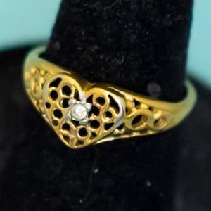Size 6, Vintage Abstract Heart Clear Rhinestones Gold Tone Ring - E39