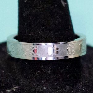 Vintage Paws and Flowers Silver Tone Ring, Size 10 - E29