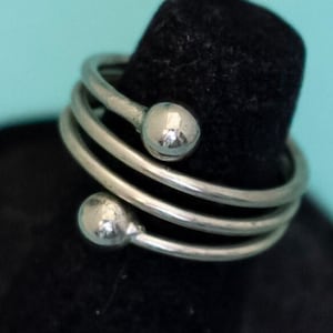 Size 6, Vintage Spiral Wrap Abstract Silver Tone Ring - E39