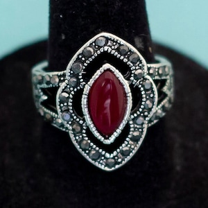 Vintage Medieval Blood Red Ring, Size 7 1/2 - E27