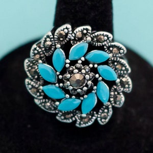 Vintage Spiral Blue Flower Ring, Size 8 - E27