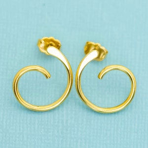 Vintage Spiral Simple Vine Stud Earrings by Avon - E33