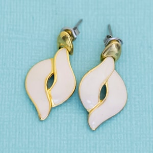 Vintage Double White Waves Gold Tone Dangle Earrings - E5
